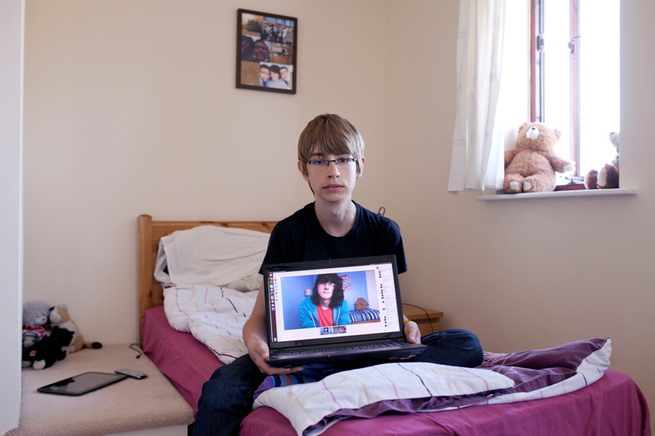 InRealLife Dogwoof Documentary 2 Into Film and Doc Academy urge schools to teach conscious use of the internet