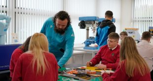 Renishaw and Cardiff Rugby Community Foundation STEM day 2 Renishaw raises aspirations with Cardiff Rugby