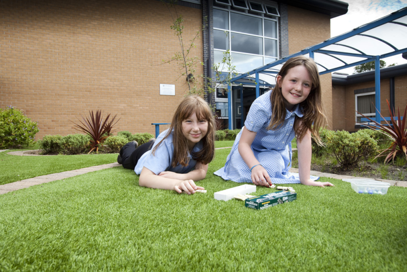 7473 023 LazyLawn helps Hull school children chill out